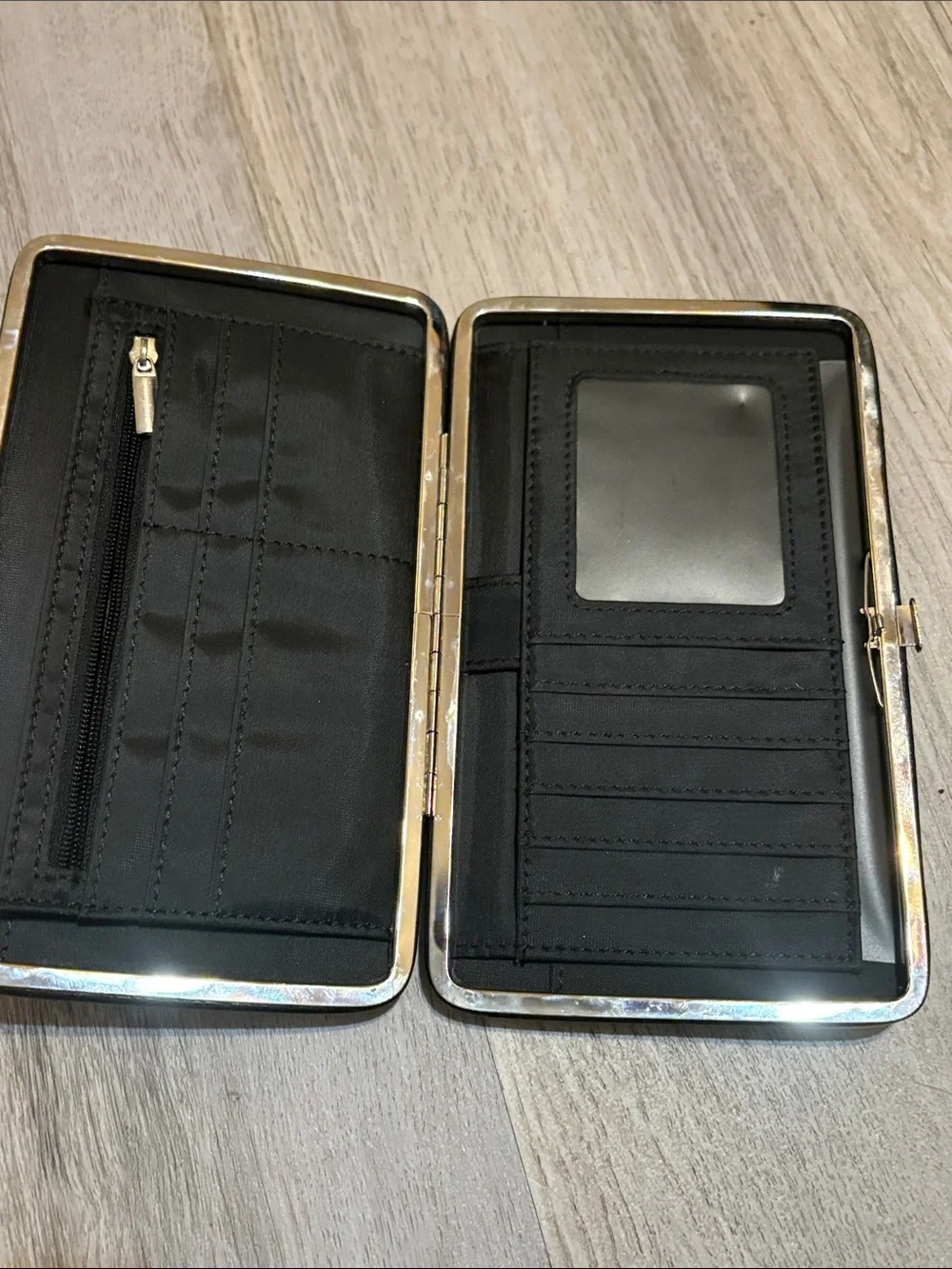 Giraffe-Pattern Leather Card Wallet - Black & Cream
